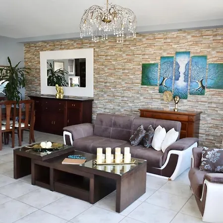 Luxury Penthouse Apartment *